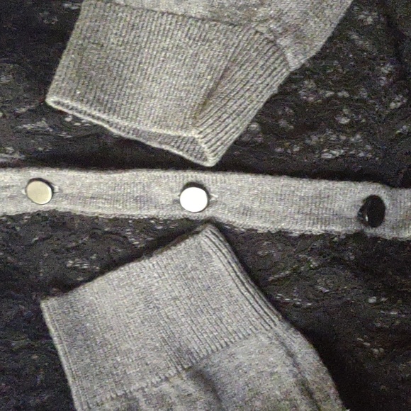 EUC ANN TAYLOR Factory Lace-Front Long-Sleeve 2-Tone Buttoned Cardigan Sweater - Picture 4 of 4